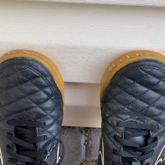 Nike tiempo futsal/indoor soccer sneakers - Picture 5 of 6